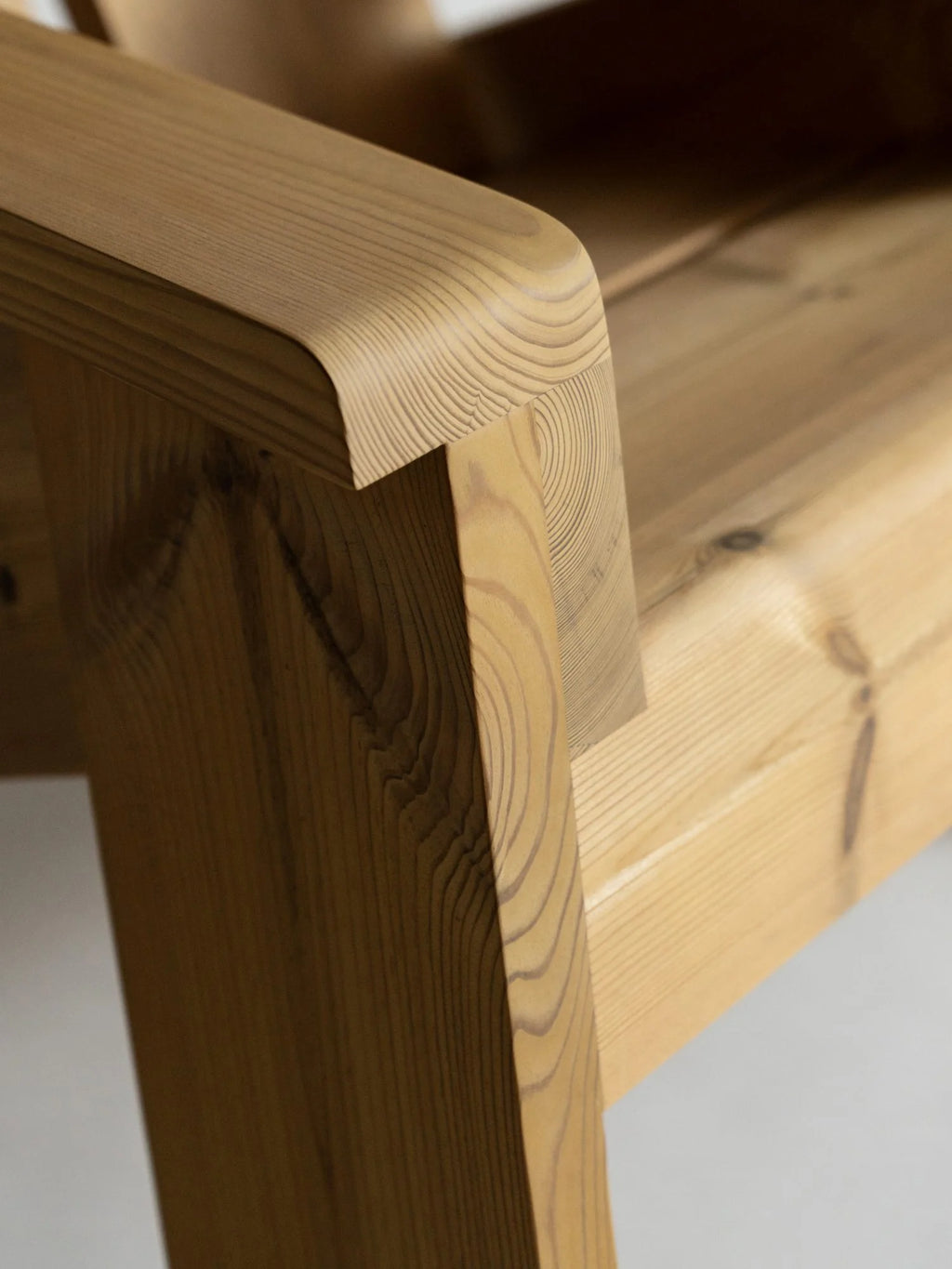 Vaarnii 015 Peace Outdoor Lounge Chair เก้าอี้ไม้ pine สำหรับใช้งานกลางแจ้ง พนักพิงสูง