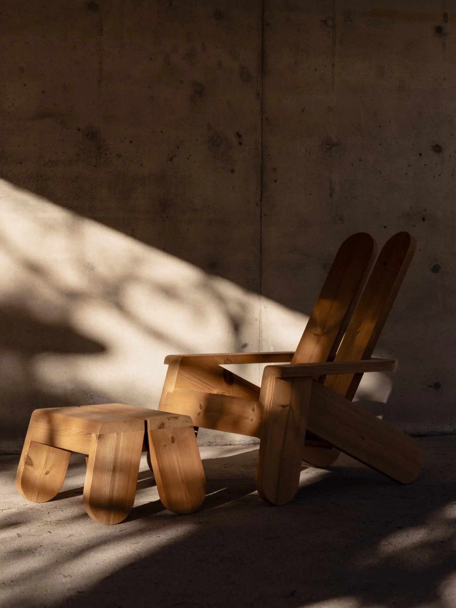 Vaarnii 015 Peace Outdoor Footstool ที่วางเท้าไม้ pine สำหรับใช้งานกลางแจ้ง