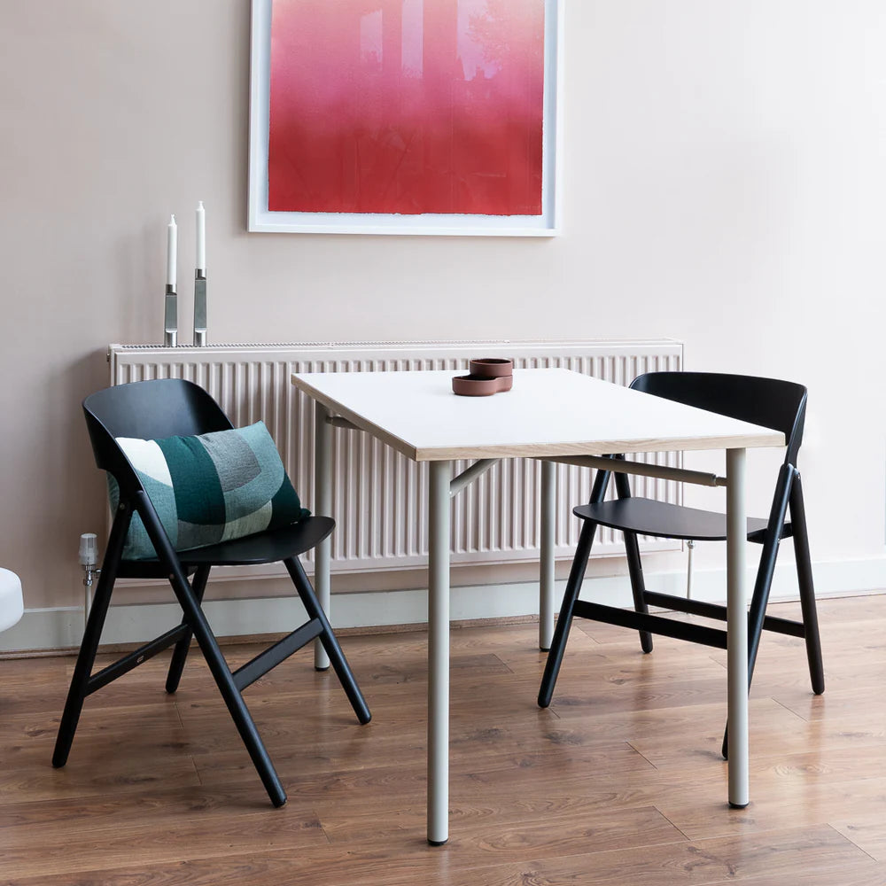 Prinds Table โต๊ะดีไซน์มินิมอลหน้า HPL ขอบไม้แอช ออกแบบโดย Jenkins & Uhnger