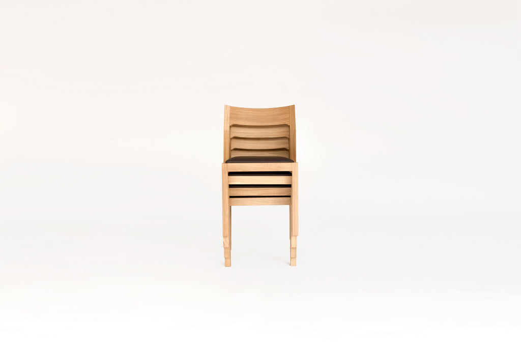 Case Furniture Profile Chair เก้าอี้ไม้เนื้อแข็งพร้อมเบาะหนังแท้ ดีไซน์เพรียว นั่งสบาย มีให้เลือกโครงโอ๊ค วอลนัต หรือสีดำ พร้อมเบาะหนัง Black หรือ Cream