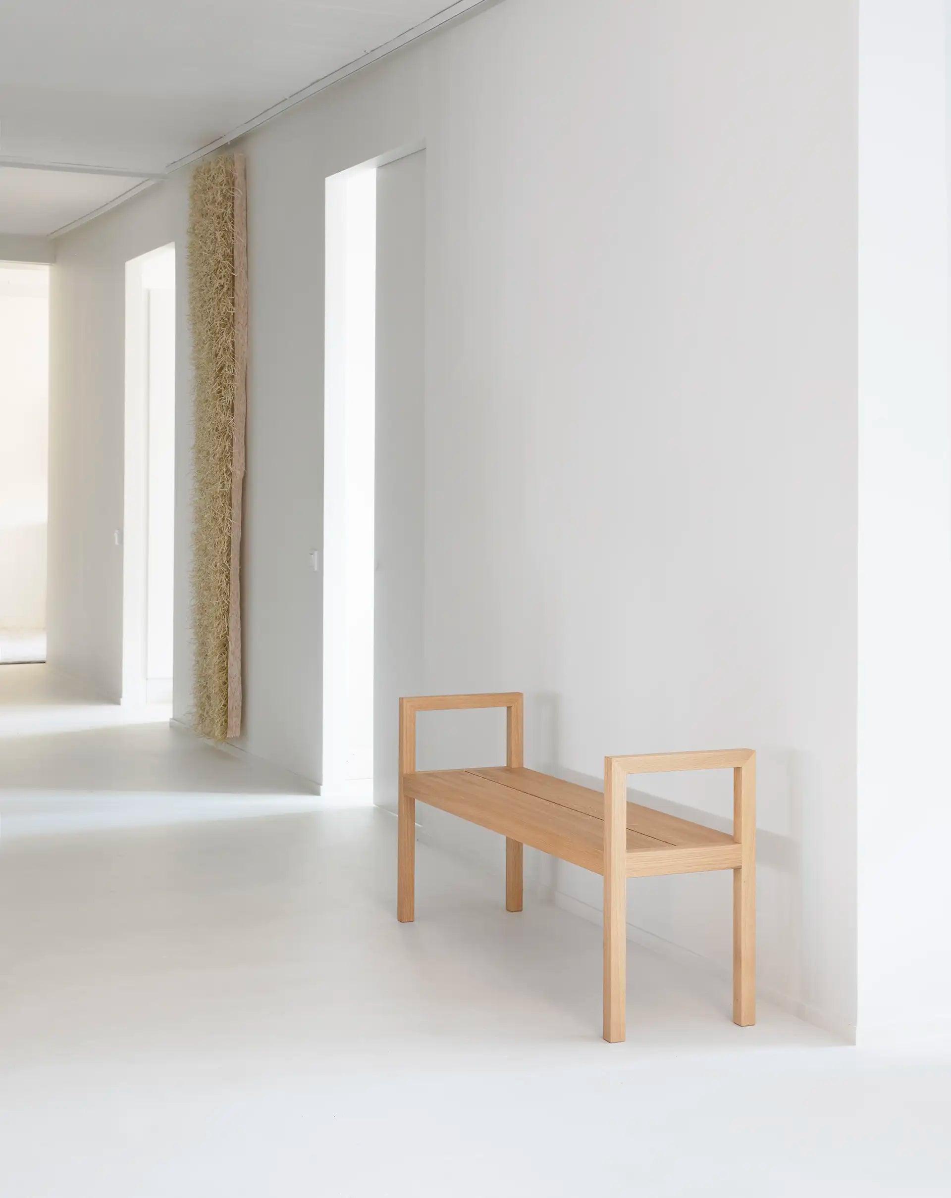 Nikari Seminar KVI2 Bench ม้านั่ง birch, ash หรือ oak พร้อม option เบาะนั่ง ออกแบบโดย Kari Virtanen