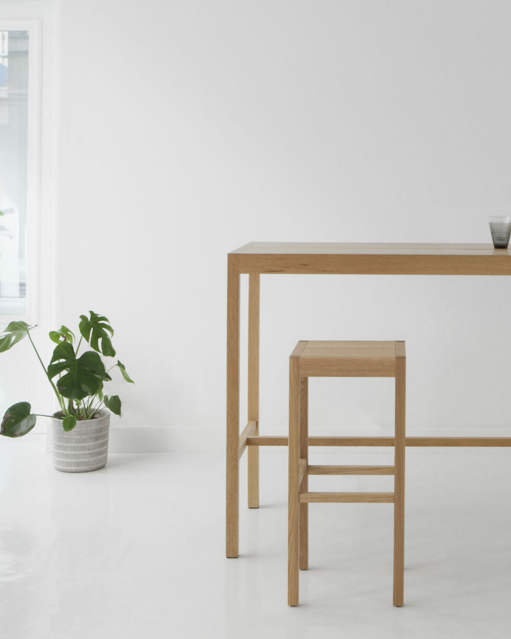 Nikari Seminar KVBJ1 Bar Stool สตูลสูง birch, ash หรือ oak มีให้เลือกสองระดับความสูง ออกแบบโดย Kari Virtanen