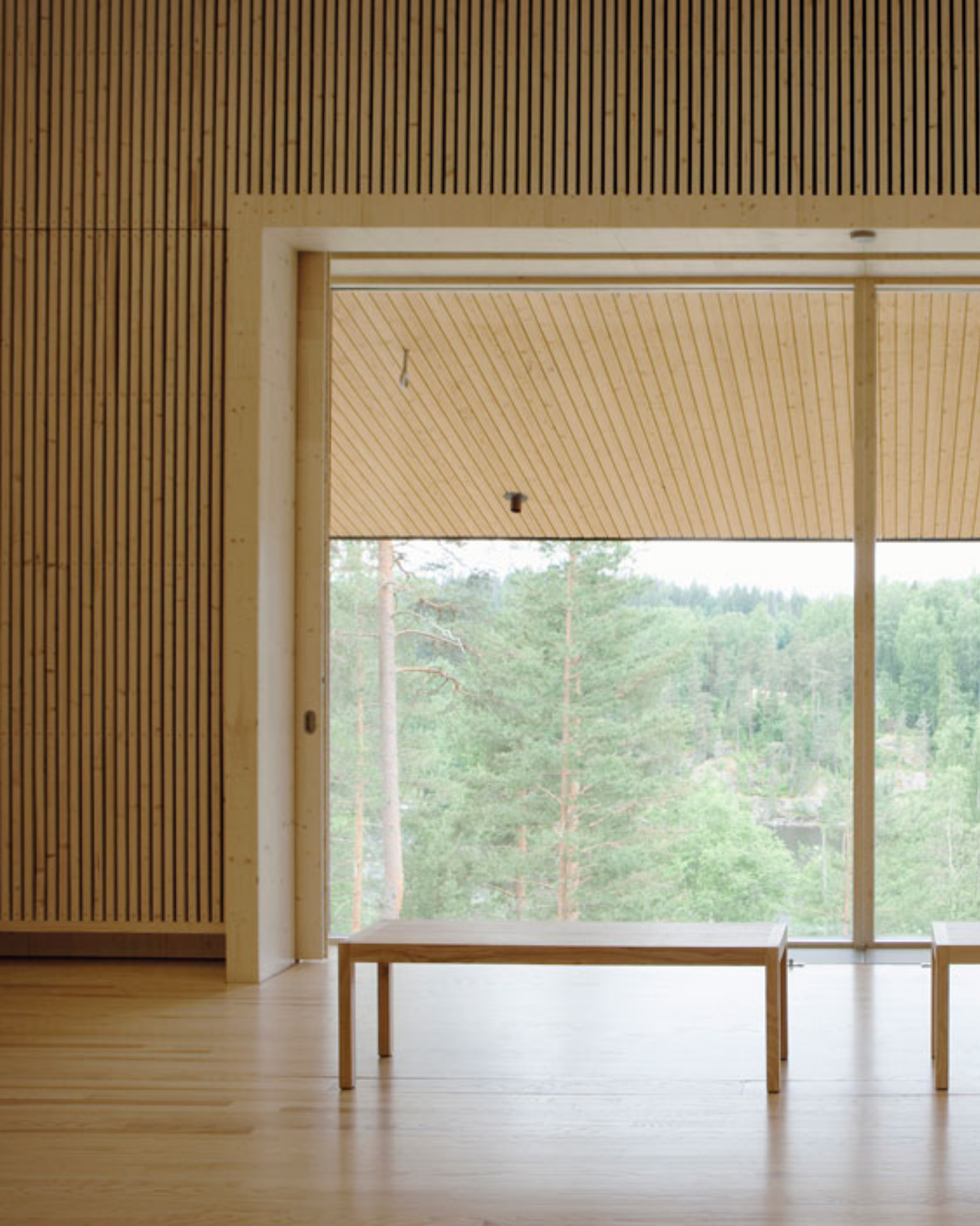 Nikari Seminar KVI1 Bench ม้านั่ง birch, ash หรือ oak พร้อม option เบาะนั่ง ออกแบบโดย Kari Virtanen