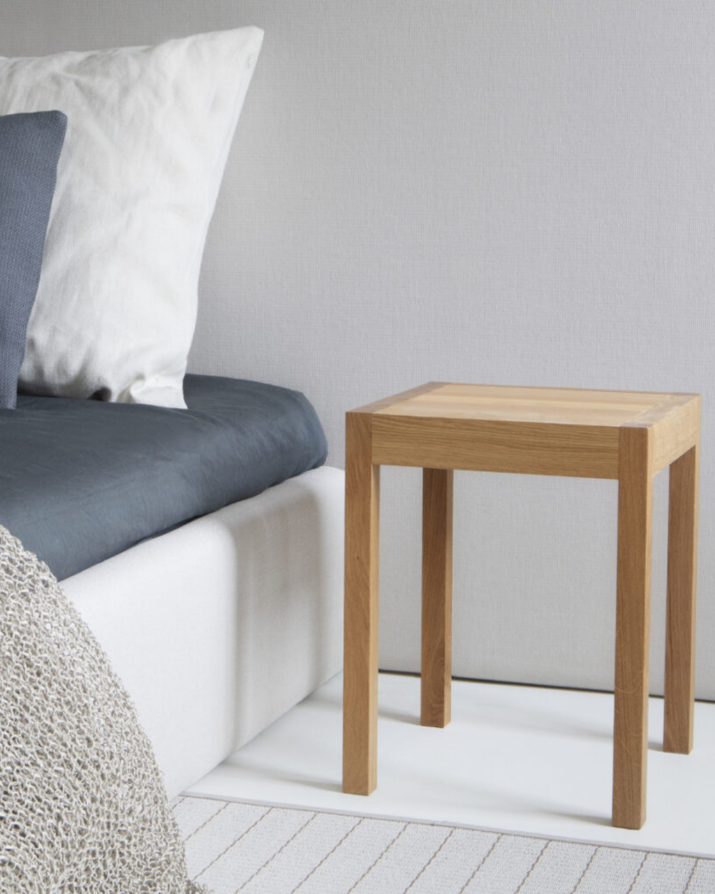 Nikari Seminar KVJ1 Stool Table เฟอร์นิเจอร์ birch, ash หรือ oak แบบ stackable ที่ใช้ได้ทั้งเป็น stool และ side table ออกแบบโดย Kari Virtanen