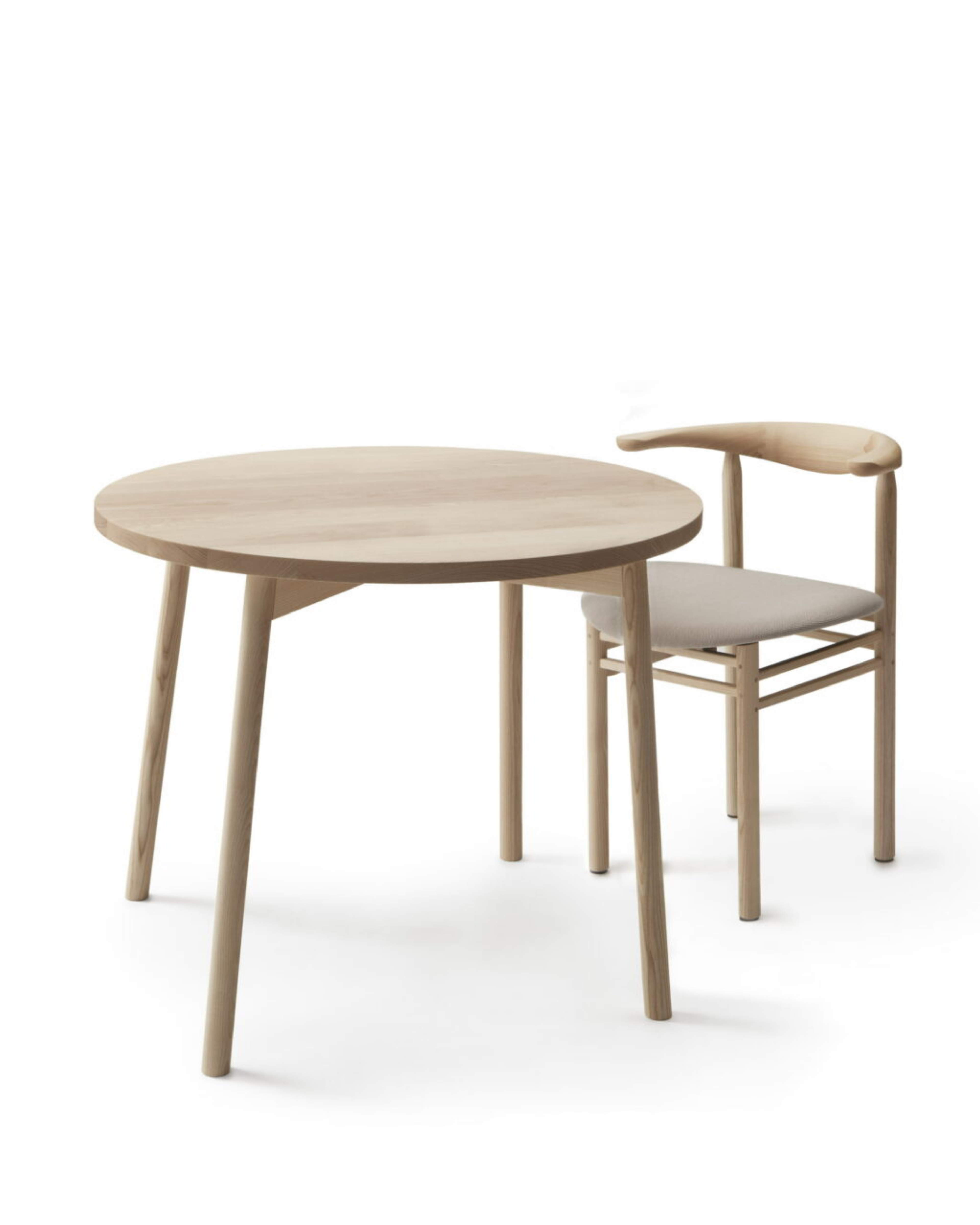 Nikari Skandi Square Café Table โต๊ะสี่เหลี่ยม ash หรือ oak สำหรับพื้นที่ขนาดกะทัดรัด ออกแบบโดย Kari Virtanen