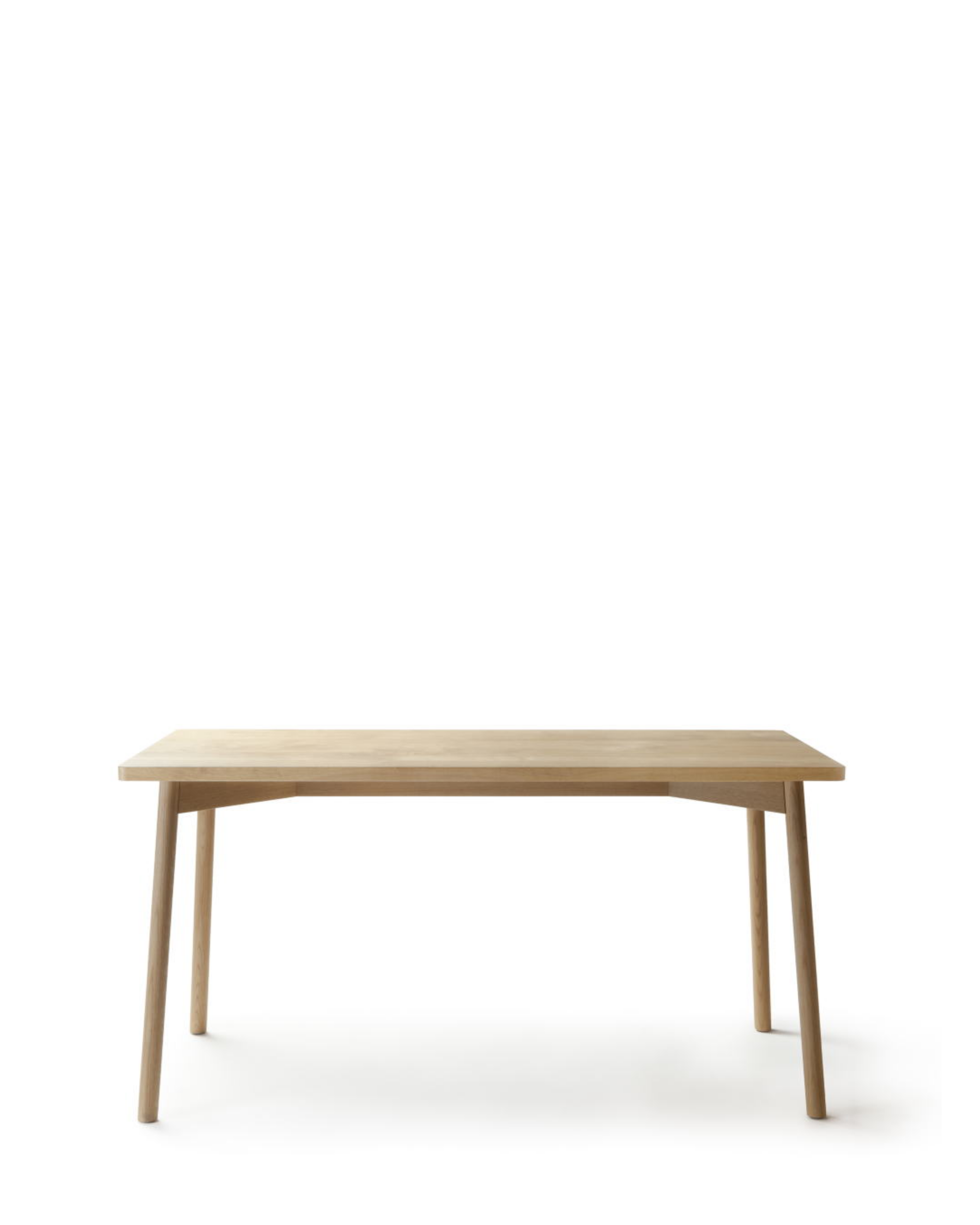 Nikari Skandi Square Café Table โต๊ะสี่เหลี่ยม ash หรือ oak สำหรับพื้นที่ขนาดกะทัดรัด ออกแบบโดย Kari Virtanen