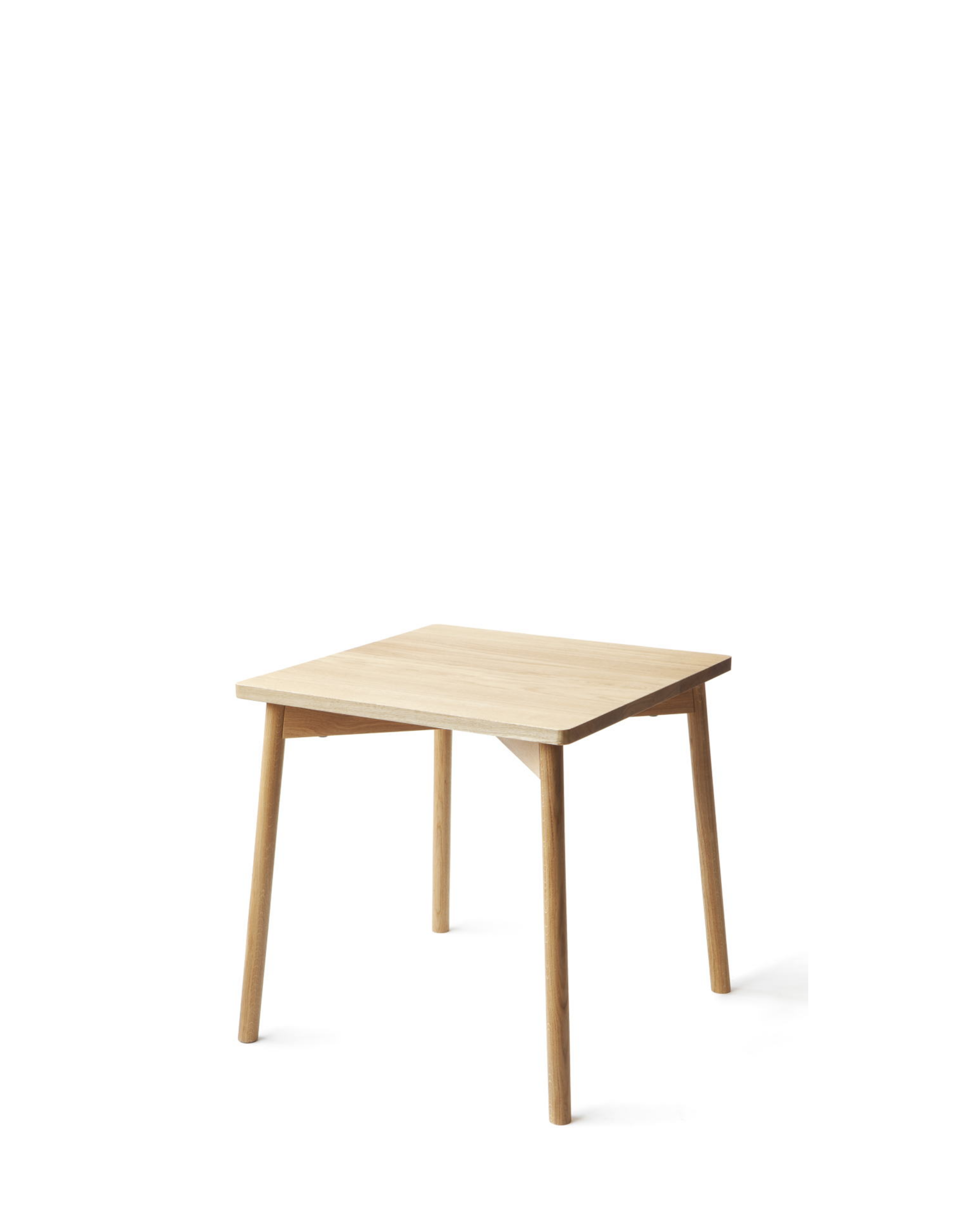 Nikari Skandi Square Café Table โต๊ะสี่เหลี่ยม ash หรือ oak สำหรับพื้นที่ขนาดกะทัดรัด ออกแบบโดย Kari Virtanen