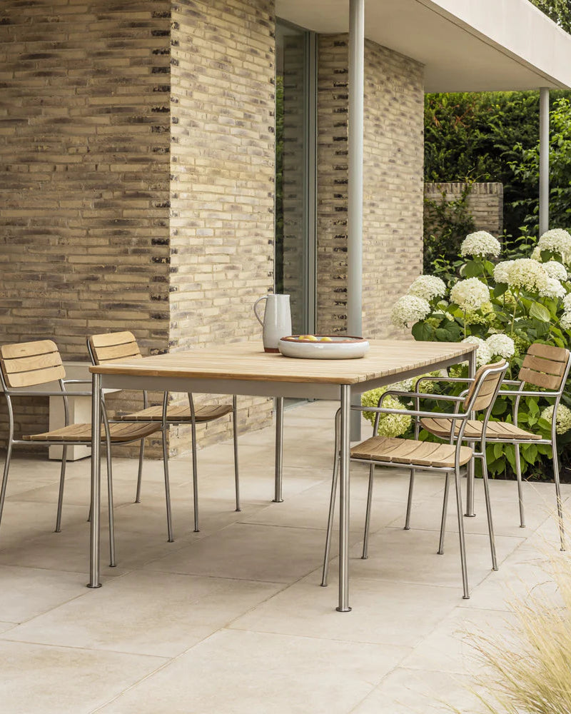 Solas Rectangular Table โต๊ะกลางแจ้งหน้าไม้สักโครงสแตนเลส ออกแบบโดย Matthew Hilton