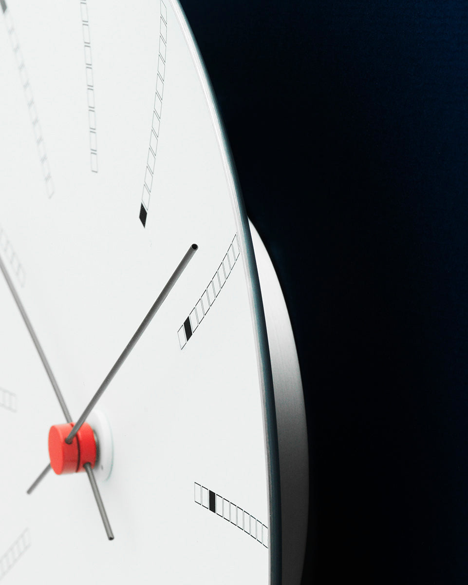 นาฬิกาแขวนผนัง Arne Jacobsen City Hall ดีไซน์มินิมอล คลาสสิกเรียบง่าย สไตล์เดนมาร์ก จัดจำหน่ายโดย Old Pine Trees