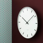 นาฬิกาแขวนผนัง Arne Jacobsen City Hall Wall Clock ดีไซน์มินิมอล คลาสสิกเรียบง่าย สไตล์เดนมาร์ก จัดจำหน่ายโดย Old Pine Trees