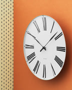 นาฬิกาแขวนผนัง Arne Jacobsen City Hall ดีไซน์มินิมอล คลาสสิกเรียบง่าย สไตล์เดนมาร์ก จัดจำหน่ายโดย Old Pine Trees