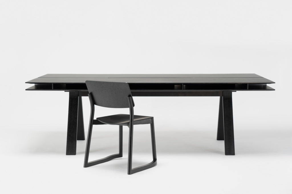Karimoku New Standard Spectrum Workstation DT240 โต๊ะประชุมไม้โอ๊คดีไซน์ double tabletop พร้อมช่องเก็บของและระบบจัดการสายไฟ ออกแบบโดย Geckeler Michels