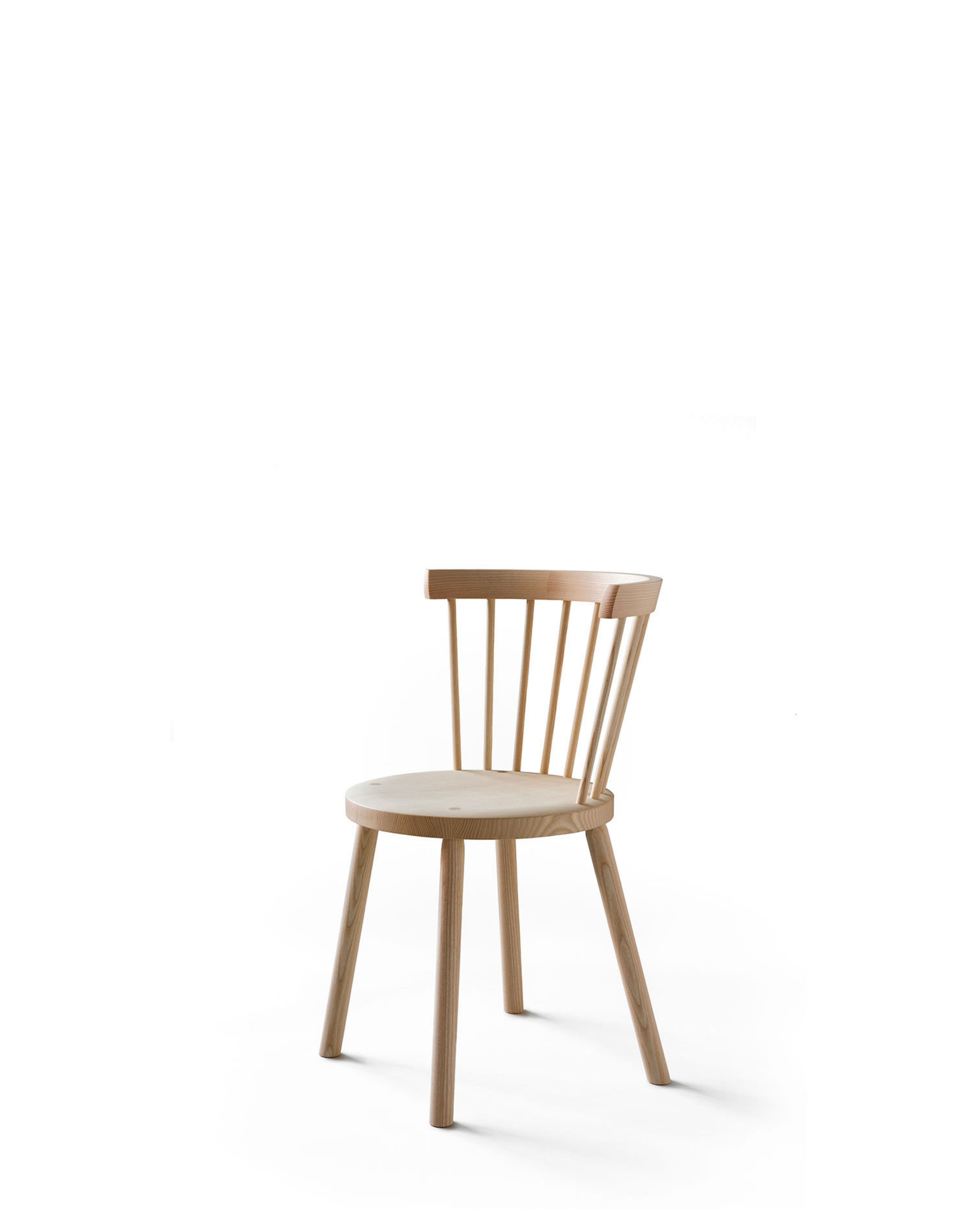 Nikari Storia Spoke-Back Dining Chair เก้าอี้ ash หรือ oak พร้อมพนักพิงแบบ spoke-back ออกแบบโดย Kari Virtanen