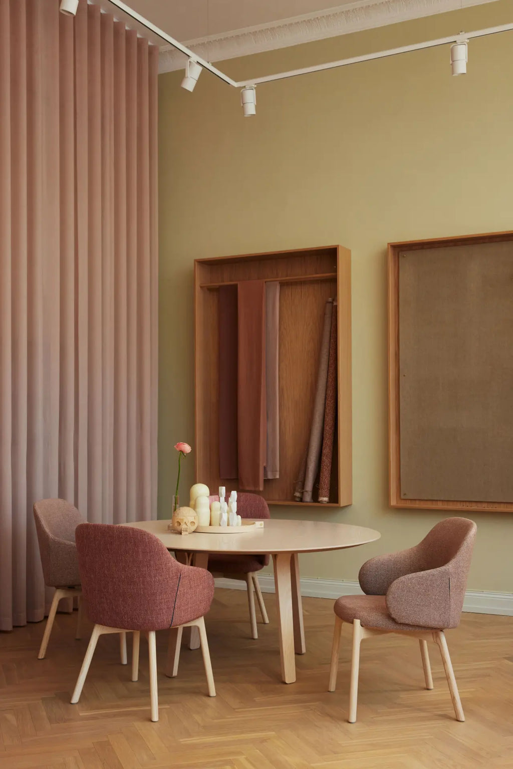 Pillo Armchair