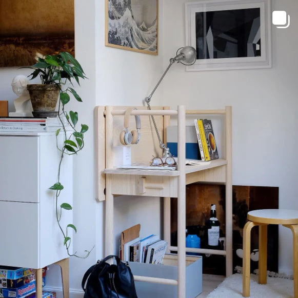 Made by Choice FEM Desk โต๊ะทำงานไม้ ash แบบ multifunctional สำหรับ sitting และ standing use ออกแบบโดย Fyra