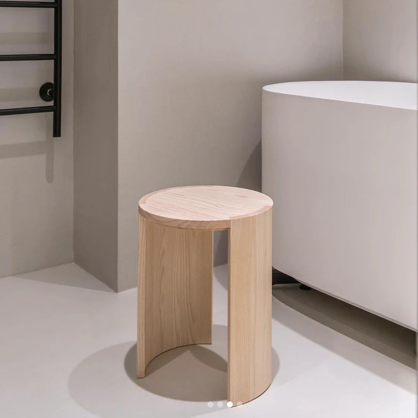 Made by Choice AIRISTO Side Table / Stool เฟอร์นิเจอร์ multifunctional ไม้ ash พร้อม asymmetric foot structure ออกแบบโดย Joanna Laajisto