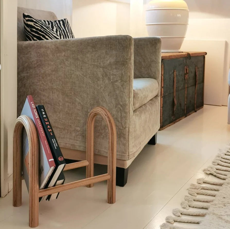 Made by Choice READING HORSE ชั้นวางหนังสือ plywood ขนาดเล็กแบบ portable ออกแบบโดย Katrín Ólína