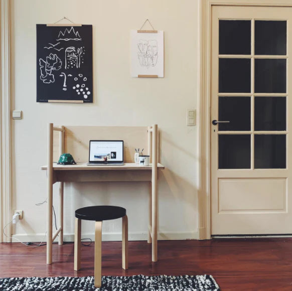 Made by Choice FEM Desk โต๊ะทำงานไม้ ash แบบ multifunctional สำหรับ sitting และ standing use ออกแบบโดย Fyra
