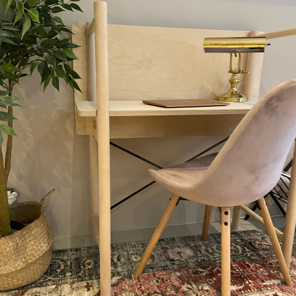 Made by Choice FEM Desk โต๊ะทำงานไม้ ash แบบ multifunctional สำหรับ sitting และ standing use ออกแบบโดย Fyra
