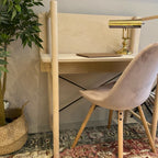 Made by Choice FEM Desk โต๊ะทำงานไม้ ash แบบ multifunctional สำหรับ sitting และ standing use ออกแบบโดย Fyra