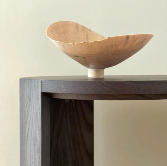 Made by Choice AIRISTO Side Table / Bench เฟอร์นิเจอร์ multifunctional ไม้ ash พร้อม asymmetric foot structure ออกแบบโดย Joanna Laajisto