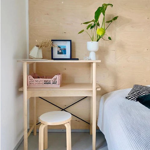 Made by Choice FEM Desk โต๊ะทำงานไม้ ash แบบ multifunctional สำหรับ sitting และ standing use ออกแบบโดย Fyra