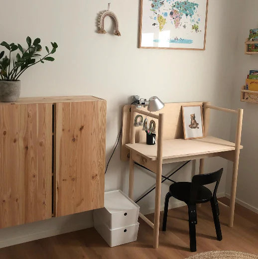 Made by Choice FEM Desk โต๊ะทำงานไม้ ash แบบ multifunctional สำหรับ sitting และ standing use ออกแบบโดย Fyra