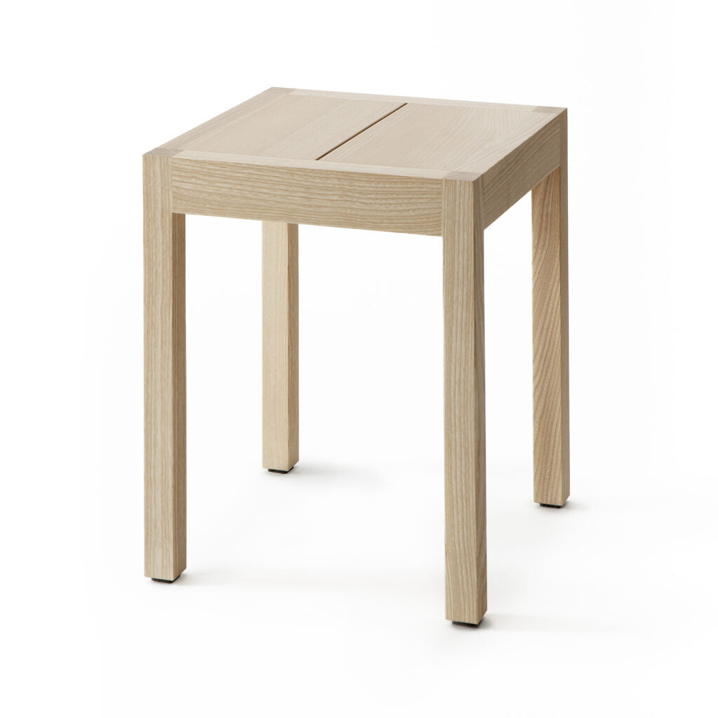 Nikari Seminar KVJ1 Stool Table เฟอร์นิเจอร์ birch, ash หรือ oak แบบ stackable ที่ใช้ได้ทั้งเป็น stool และ side table ออกแบบโดย Kari Virtanen