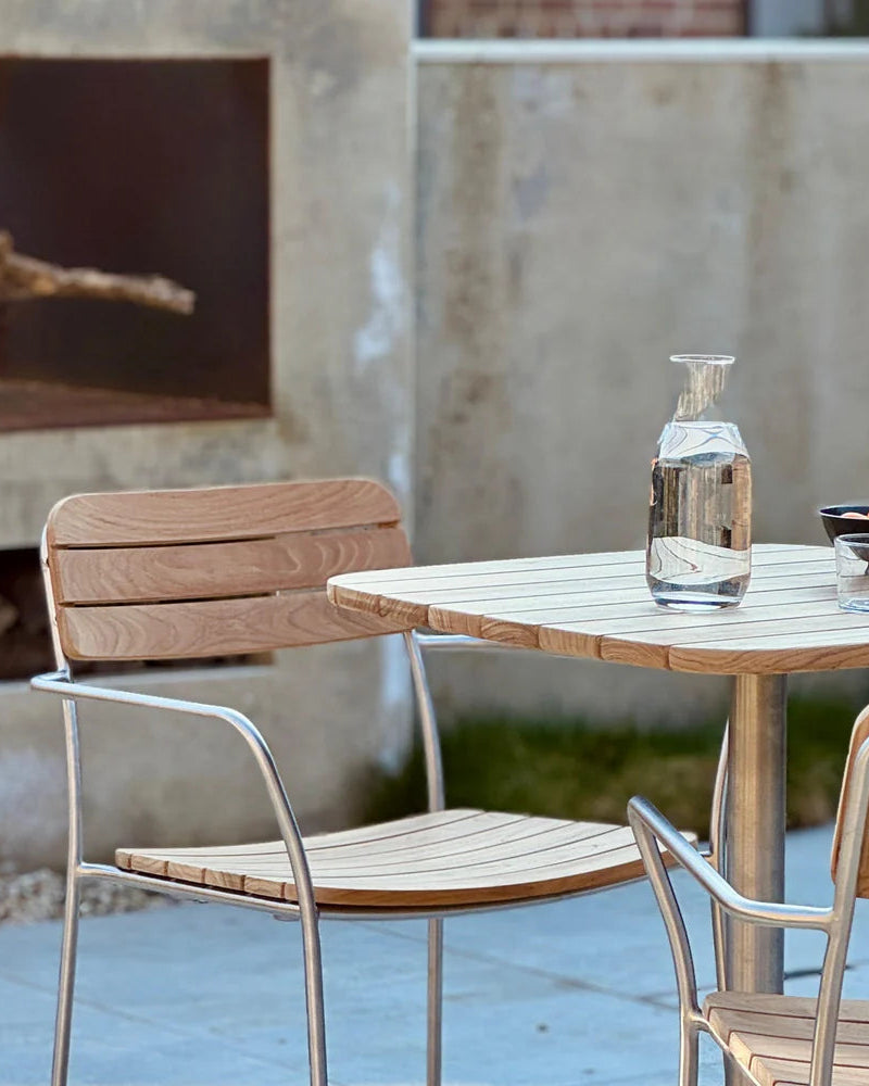 Solas Armchair เก้าอี้กลางแจ้งไม้สักโครงสแตนเลส ออกแบบโดย Matthew Hilton