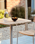 Solas Cafe Table โต๊ะคาเฟ่กลางแจ้งหน้าไม้สักฐานสแตนเลส ออกแบบโดย Matthew Hilton