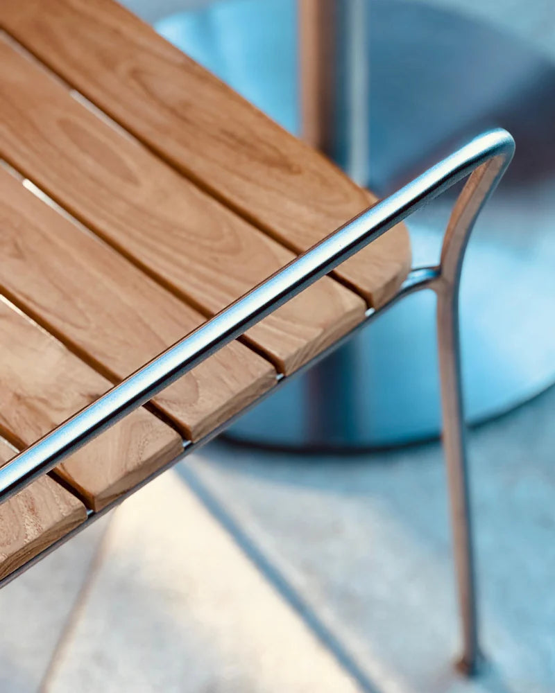 Solas Armchair เก้าอี้กลางแจ้งไม้สักโครงสแตนเลส ออกแบบโดย Matthew Hilton