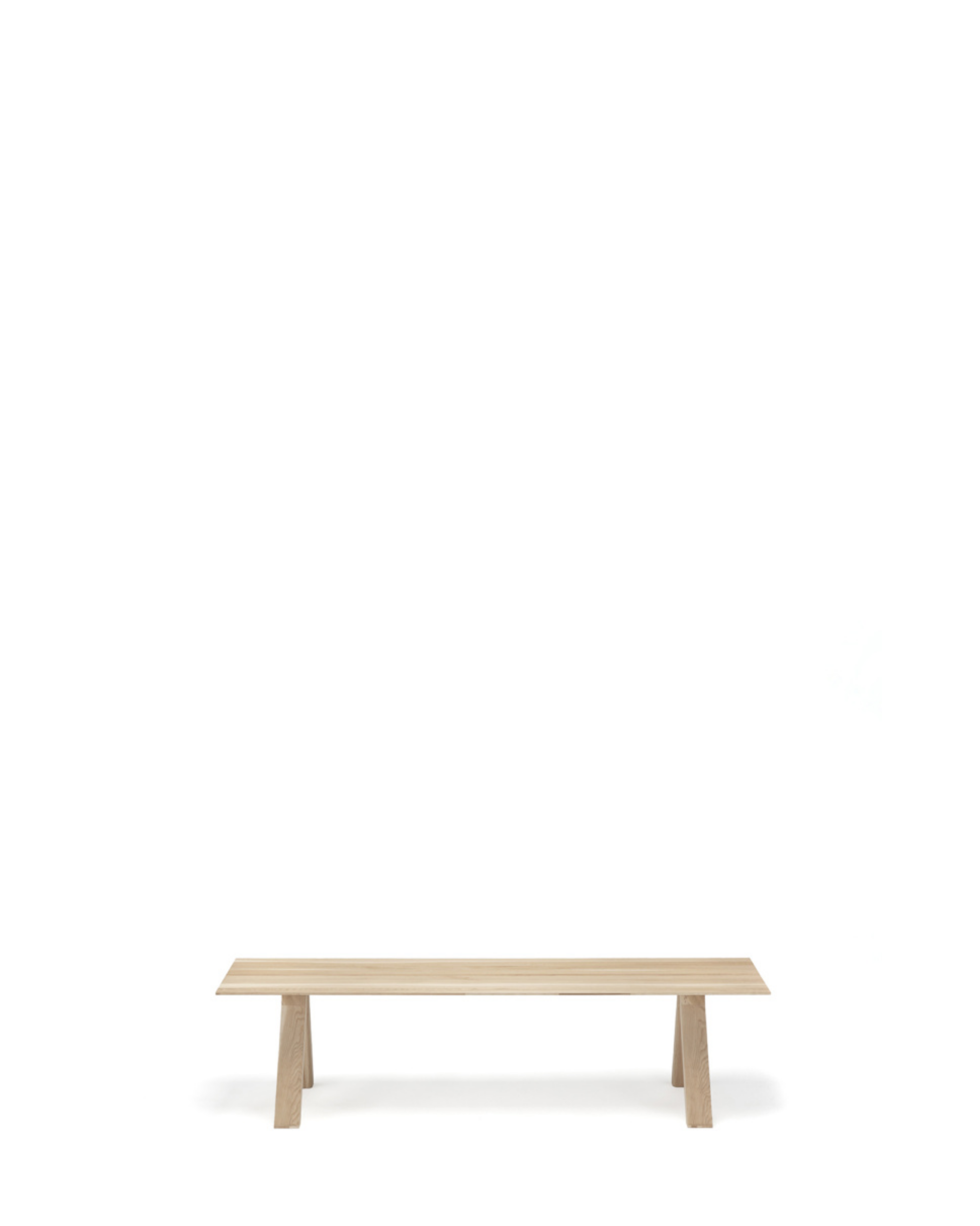 Karimoku New Standard Spectrum Bench 180 ม้านั่งไม้โอ๊คดีไซน์มินิมอลสำหรับโต๊ะ Spectrum ออกแบบโดย Geckeler Michels