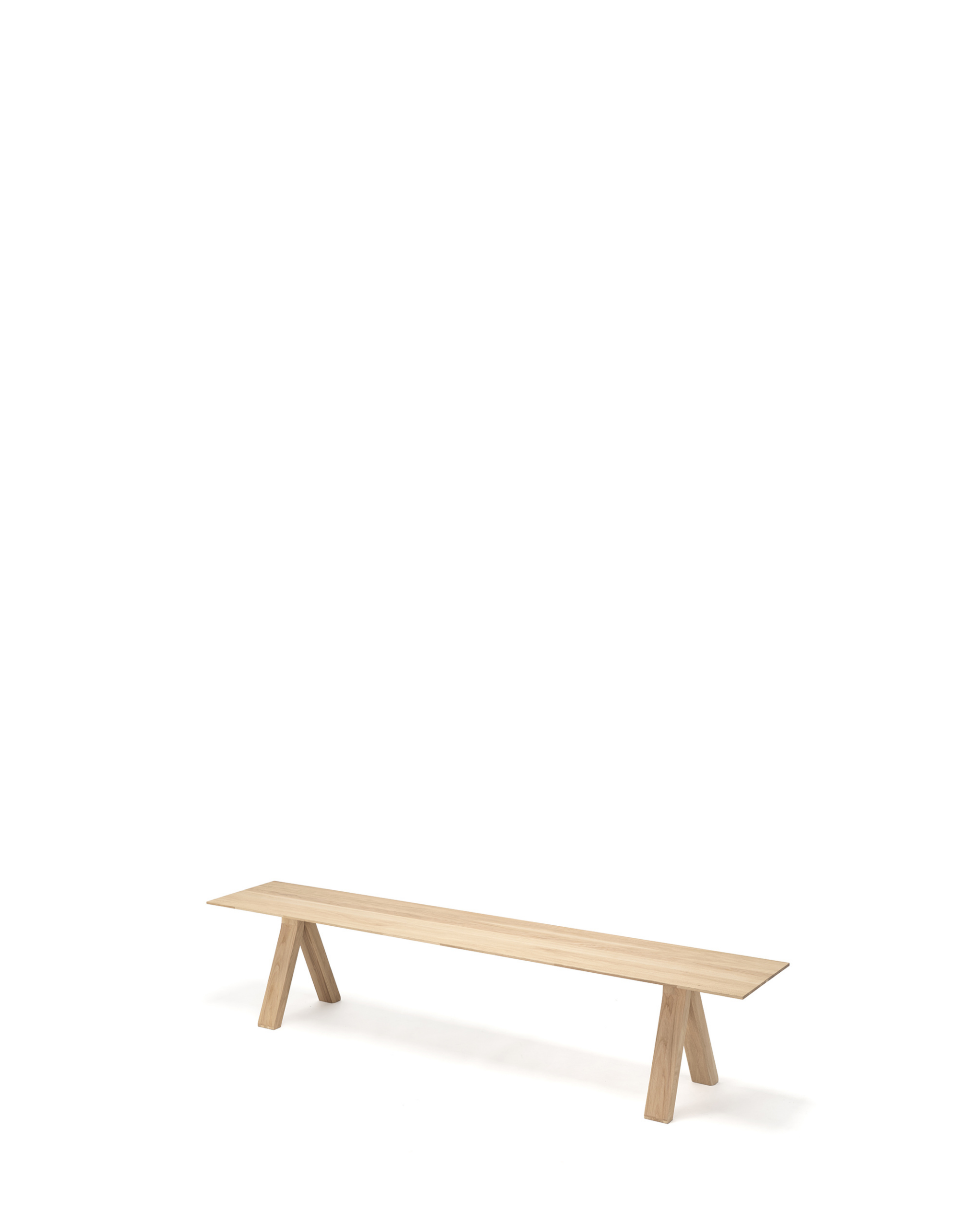 Karimoku New Standard Spectrum Bench 220 ม้านั่งไม้โอ๊คดีไซน์มินิมอลสำหรับโต๊ะ Spectrum ออกแบบโดย Geckeler Michels