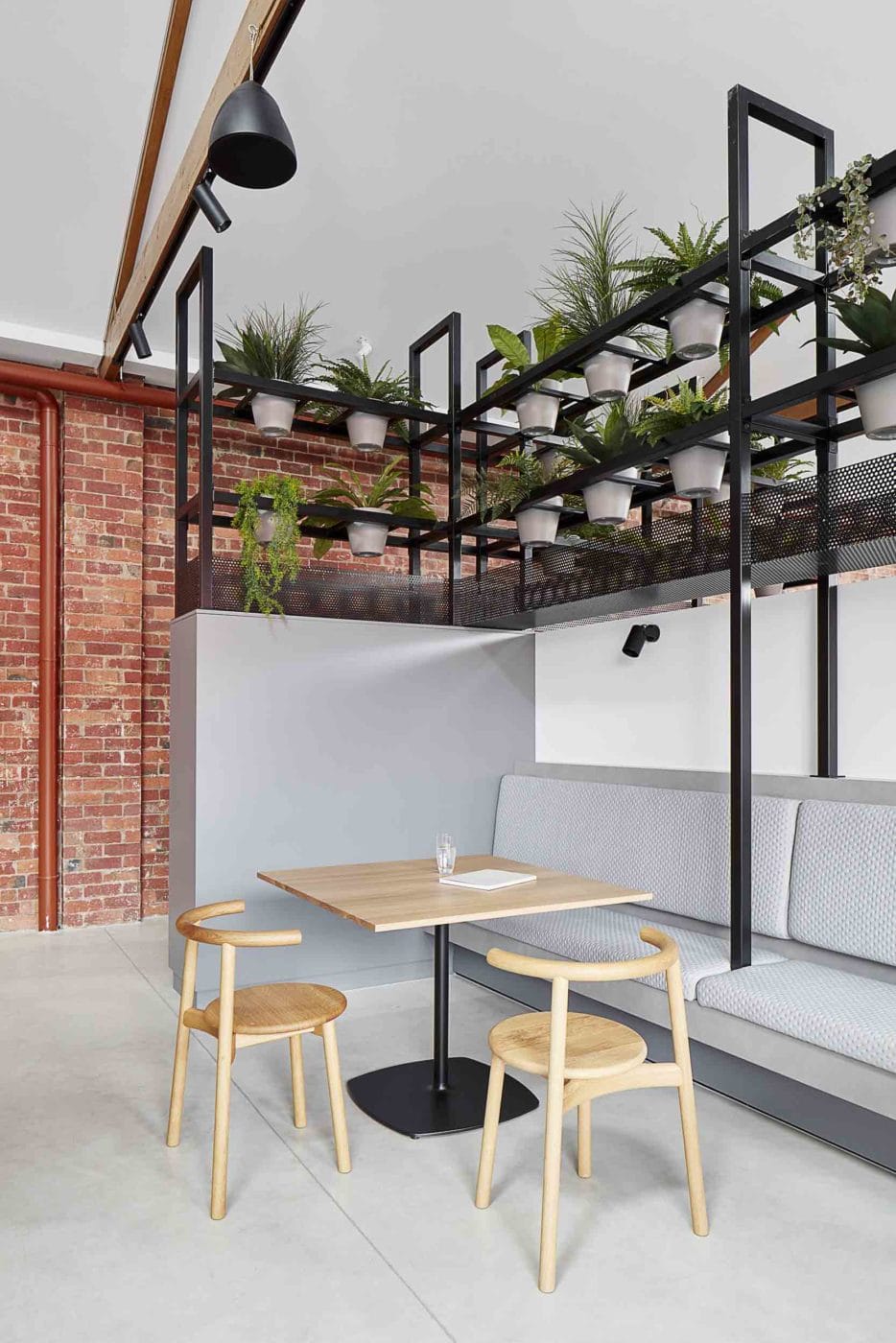 Mattiazzi MC5 SOLO Chair เก้าอี้ไม้ดีไซน์เรียบง่ายสำหรับ café และ dining spaces ออกแบบโดย Nitzan Cohen