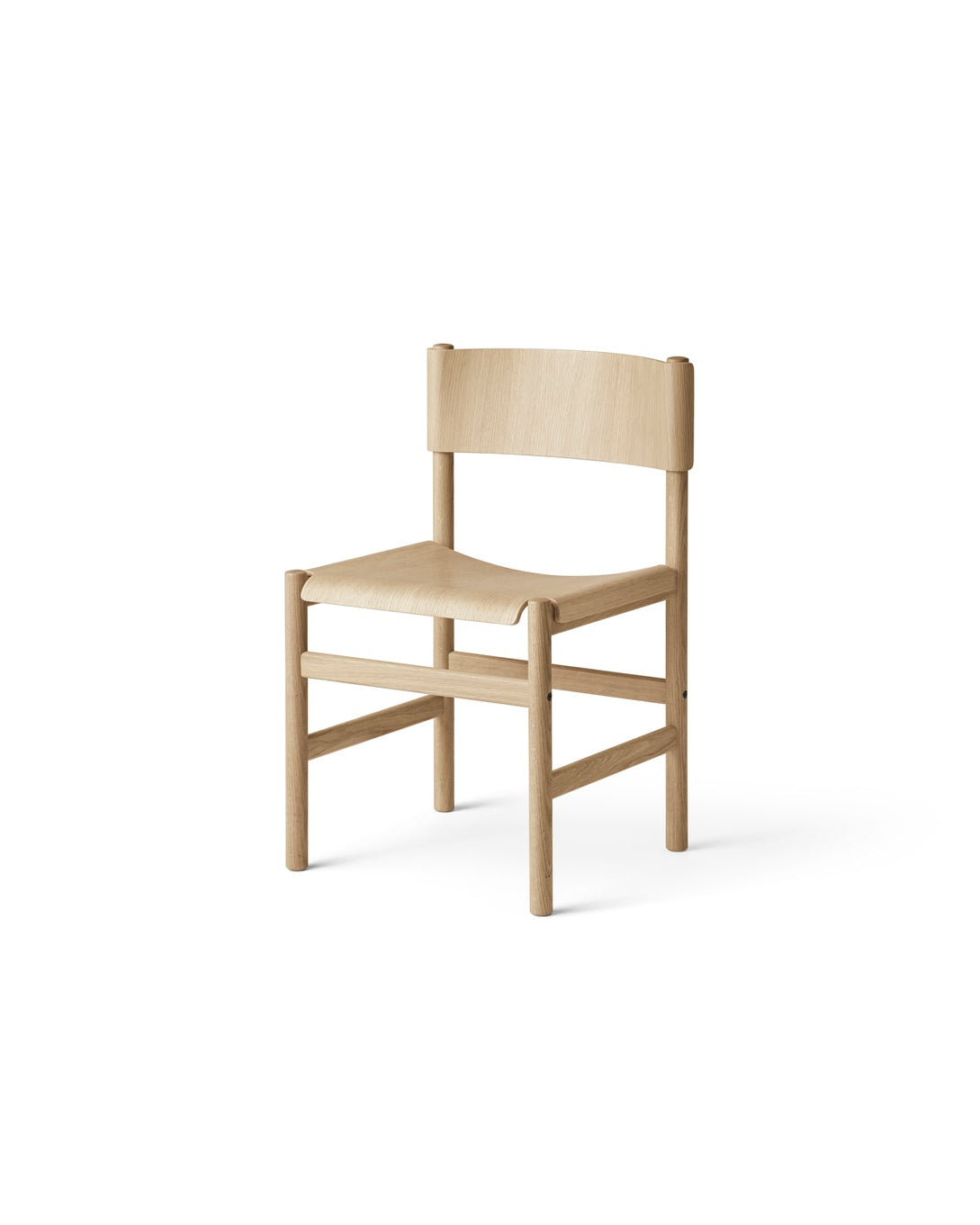 เก้าอี้ Soft Chair จาก TAKT แบรนด์เฟอร์นิเจอร์เดนมาร์ก ออกแบบโดย Thomas Bentzen ให้ผสมผสานความเรียบง่ายและความสบายในแบบสแกนดิเนเวีย เส้นสายโค้งนุ่มรับกับสรีระอย่างเป็นธรรมชาติ เผยโครงสร้างไม้โอ๊กแท้อย่างซื่อสัตย์ สะท้อนความงามของงานฝีมือและการออกแบบที่ยั่งยืน มอบทั้งความสบาย ความสมดุล และความงามที่ใช้งานได้จริง จัดจำหน่ายโดย Old Pine Trees