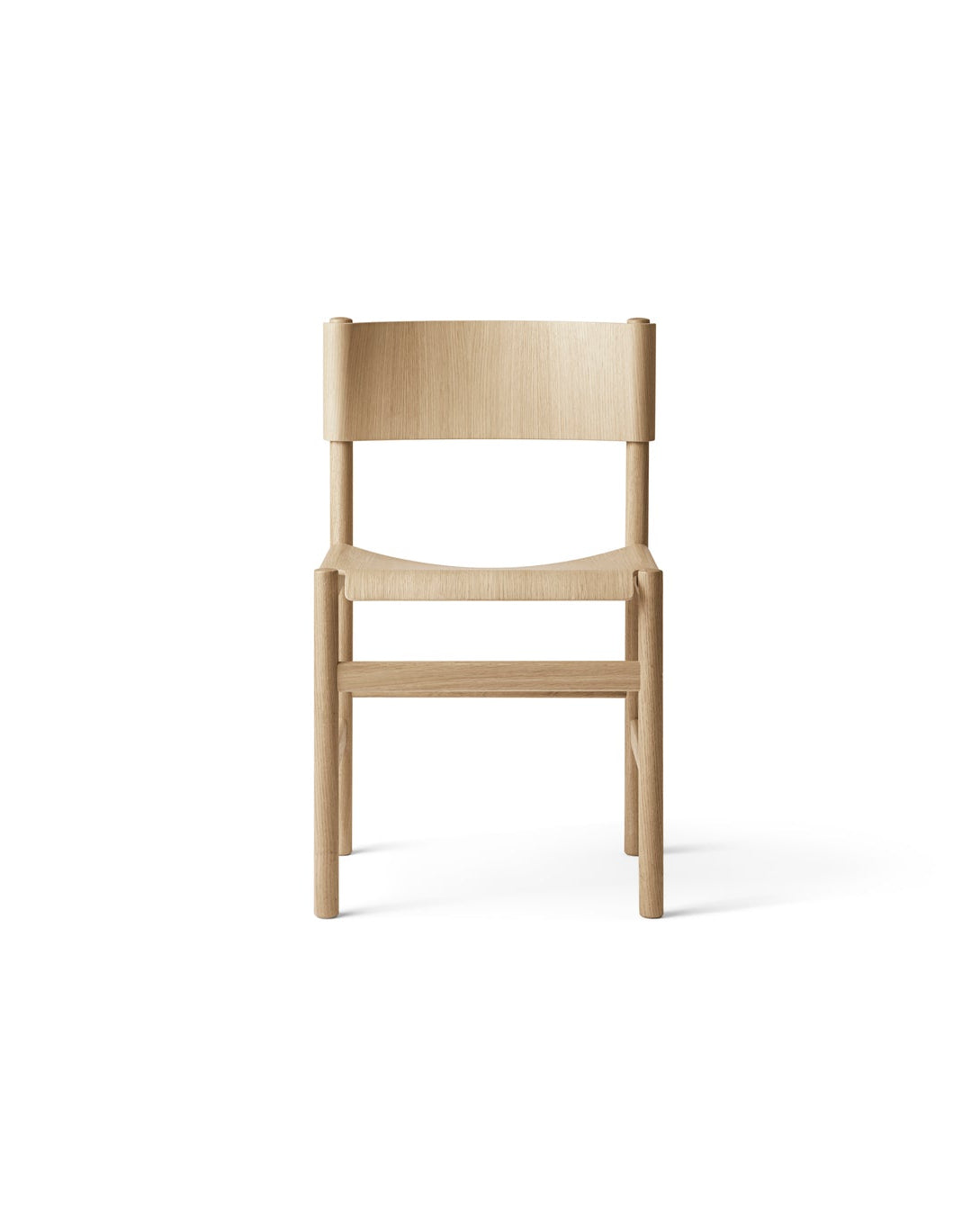 เก้าอี้ Soft Chair จาก TAKT แบรนด์เฟอร์นิเจอร์เดนมาร์ก ออกแบบโดย Thomas Bentzen ให้ผสมผสานความเรียบง่ายและความสบายในแบบสแกนดิเนเวีย เส้นสายโค้งนุ่มรับกับสรีระอย่างเป็นธรรมชาติ เผยโครงสร้างไม้โอ๊กแท้อย่างซื่อสัตย์ สะท้อนความงามของงานฝีมือและการออกแบบที่ยั่งยืน มอบทั้งความสบาย ความสมดุล และความงามที่ใช้งานได้จริง จัดจำหน่ายโดย Old Pine Trees