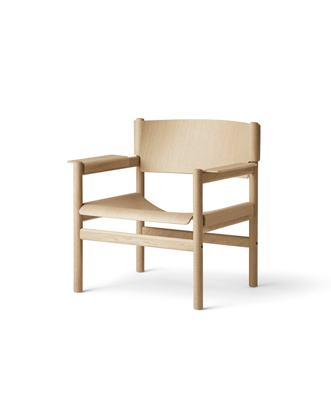 เก้าอี้ Soft Lounge Chair จาก TAKT แบรนด์เฟอร์นิเจอร์เดนมาร์ก ทำจากไม้โอ๊กแท้ พนักพิงและเบาะโค้งนุ่มออกแบบให้รับกับสรีระ ดีไซน์โดย Thomas Bentzen ด้วยเส้นสายเรียบง่ายและอ่อนโยนตามแบบเดนมาร์ก เผยโครงสร้างอย่างซื่อสัตย์ ผสมความเบาและความมั่นคงได้อย่างลงตัว มอบทั้งความสบายและความงามที่ยั่งยืน จัดจำหน่ายโดย Old Pine Trees