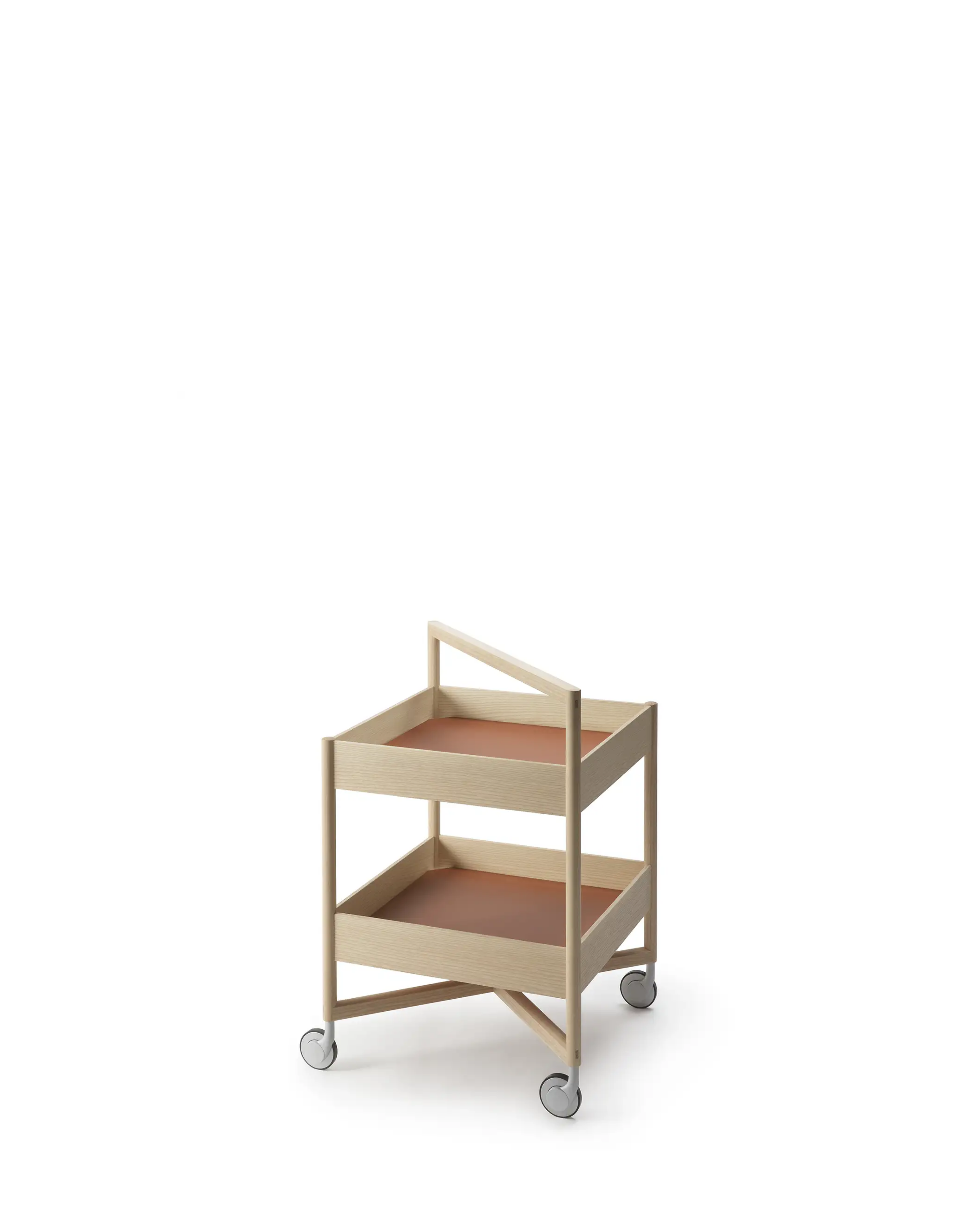 Nikari Taso Tray Table side table โครงสร้าง ash หรือ oak พร้อมชั้นวางแบบถาด ออกแบบโดย Cecilie Manz