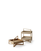 Nikari Taso Tray Table side table โครงสร้าง ash หรือ oak พร้อมชั้นวางแบบถาด ออกแบบโดย Cecilie Manz