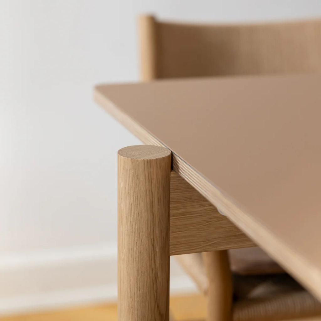 MAKE nordic THY Rectangular Dining Table โต๊ะรับประทานอาหารหน้าโต๊ะลิโนเลียมโครงไม้โอ๊คดีไซน์สแกนดิเนเวียน ออกแบบโดย Esben Pilgaard Jørgensen