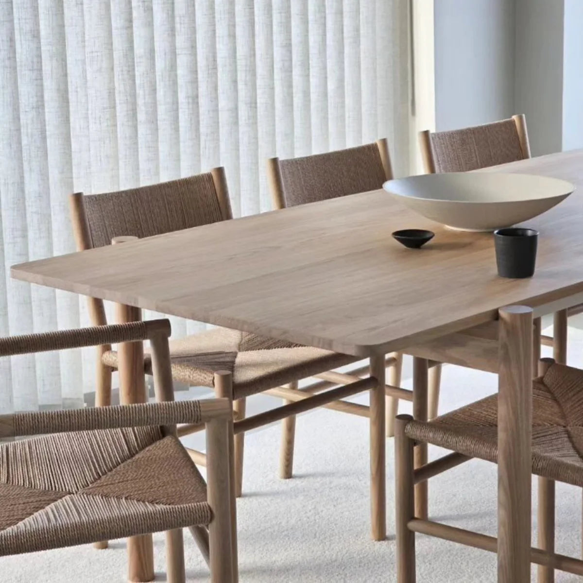 MAKE nordic THY Rectangular Dining Table โต๊ะรับประทานอาหารหน้าโต๊ะลิโนเลียมโครงไม้โอ๊คดีไซน์สแกนดิเนเวียน ออกแบบโดย Esben Pilgaard Jørgensen