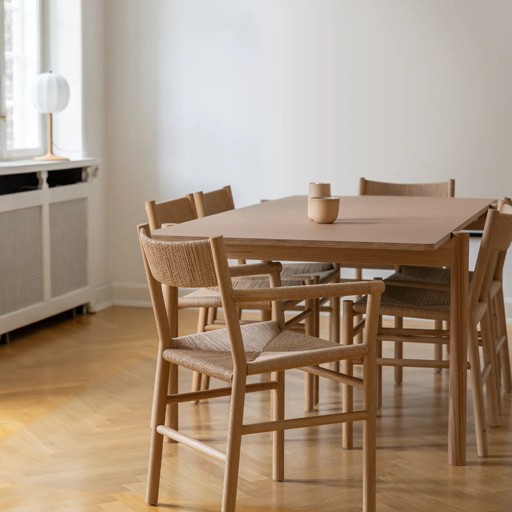 MAKE nordic THY Rectangular Dining Table โต๊ะรับประทานอาหารหน้าโต๊ะลิโนเลียมโครงไม้โอ๊คดีไซน์สแกนดิเนเวียน ออกแบบโดย Esben Pilgaard Jørgensen