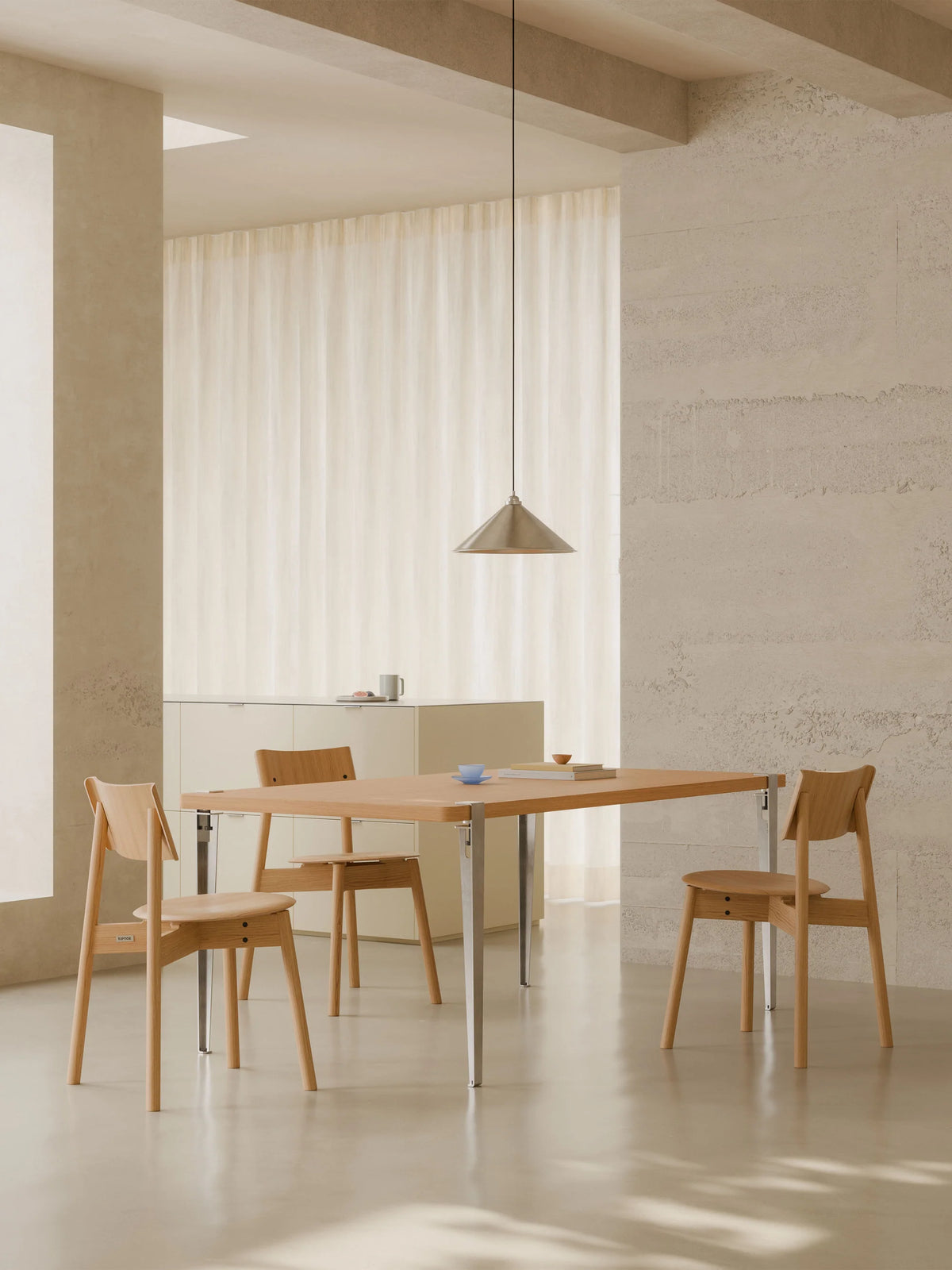 Core Dining Table