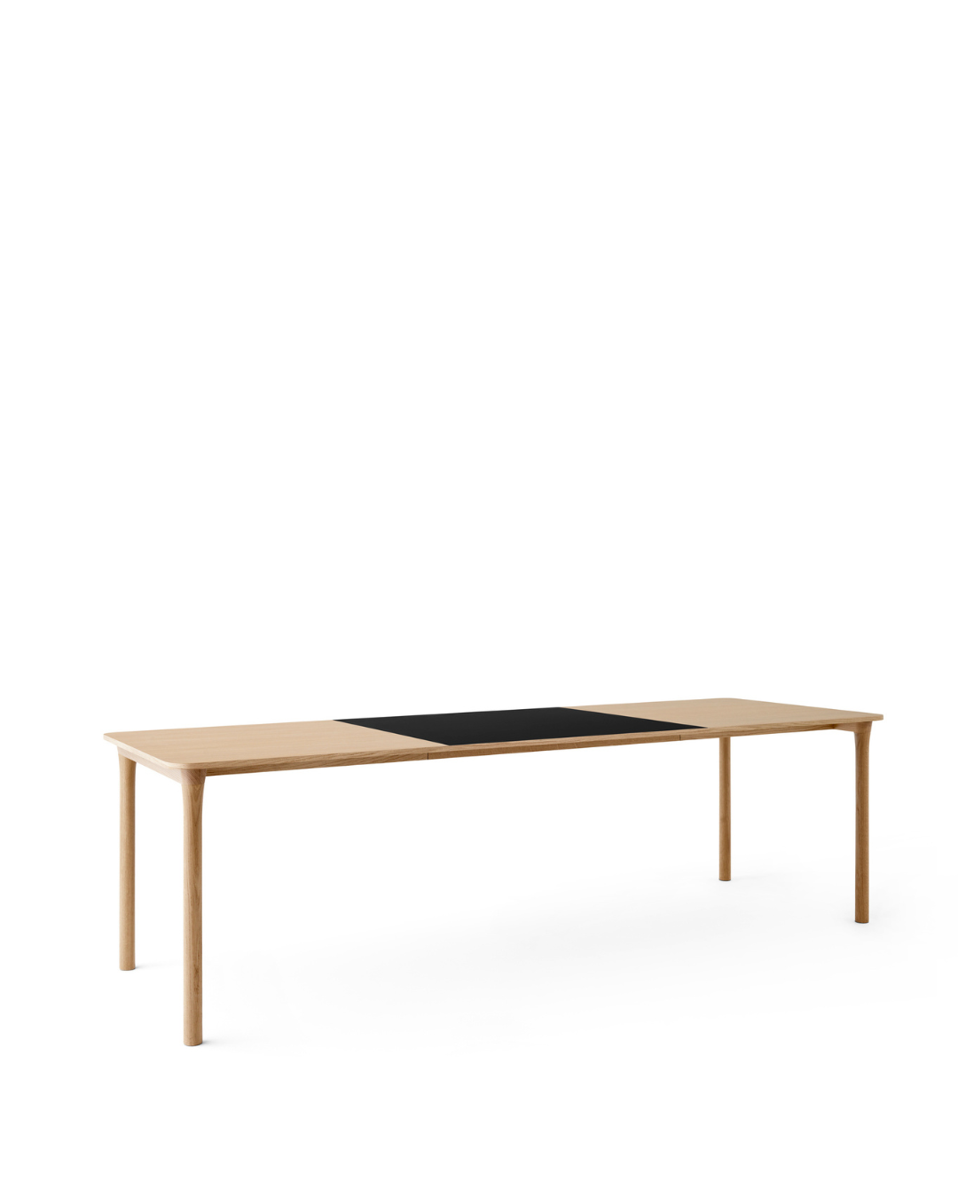 โต๊ะ Arc Dining Table จาก TAKTออกแบบโดย Depping & Jørgensen แบรนด์เฟอร์นิเจอร์เดนมาร์ก TAKT ผสานความเรียบง่ายแบบสแกนดิเนเวียกับฟังก์ชันที่ใช้งานได้จริง ผลิตจากไม้โอ๊กและไม้บีชแท้รับรอง FSC® พื้นโต๊ะวีเนียร์เคลือบแลกเกอร์ด้าน มีให้เลือกทั้งสีธรรมชาติ Deep Red, Light Grey, และ Black Nano พร้อมระบบขยายขนาดซ่อนในโครงไม้
ออกแบบตามแนวคิด Eco System Design Principles ถอดและซ่อมได้ทุกชิ้นส่วน ลดของเสียและยืดอายุการใช้งาน จัดส่งแบบ Flat-pack พร้อมรับรองมาตรฐาน EU Ecolabel และ FSC® จัดจำหน่ายโดย Old Pine Trees