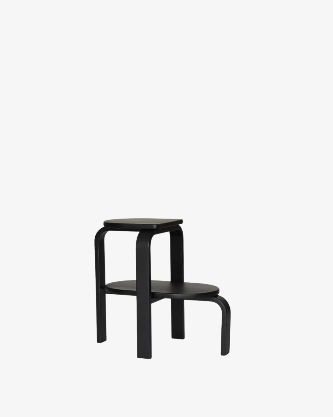Case Furniture Altura Step Stool สตูลสองระดับ สี Oak และ Black ใช้เป็นสตูลปีน ชั้นวาง หรือโต๊ะข้าง ดีไซน์มินิมอลและแข็งแรง
