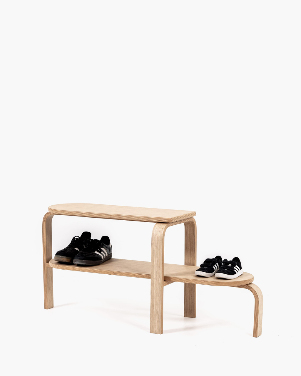 Case Furniture Altura Bench ม้านั่งสองระดับดีไซน์ร่วมสมัยจาก Patricia Pérez ทำจากไม้โอ๊ค ขอบโค้ง เรียบคม ใช้ได้ทั้งวางของและนั่ง