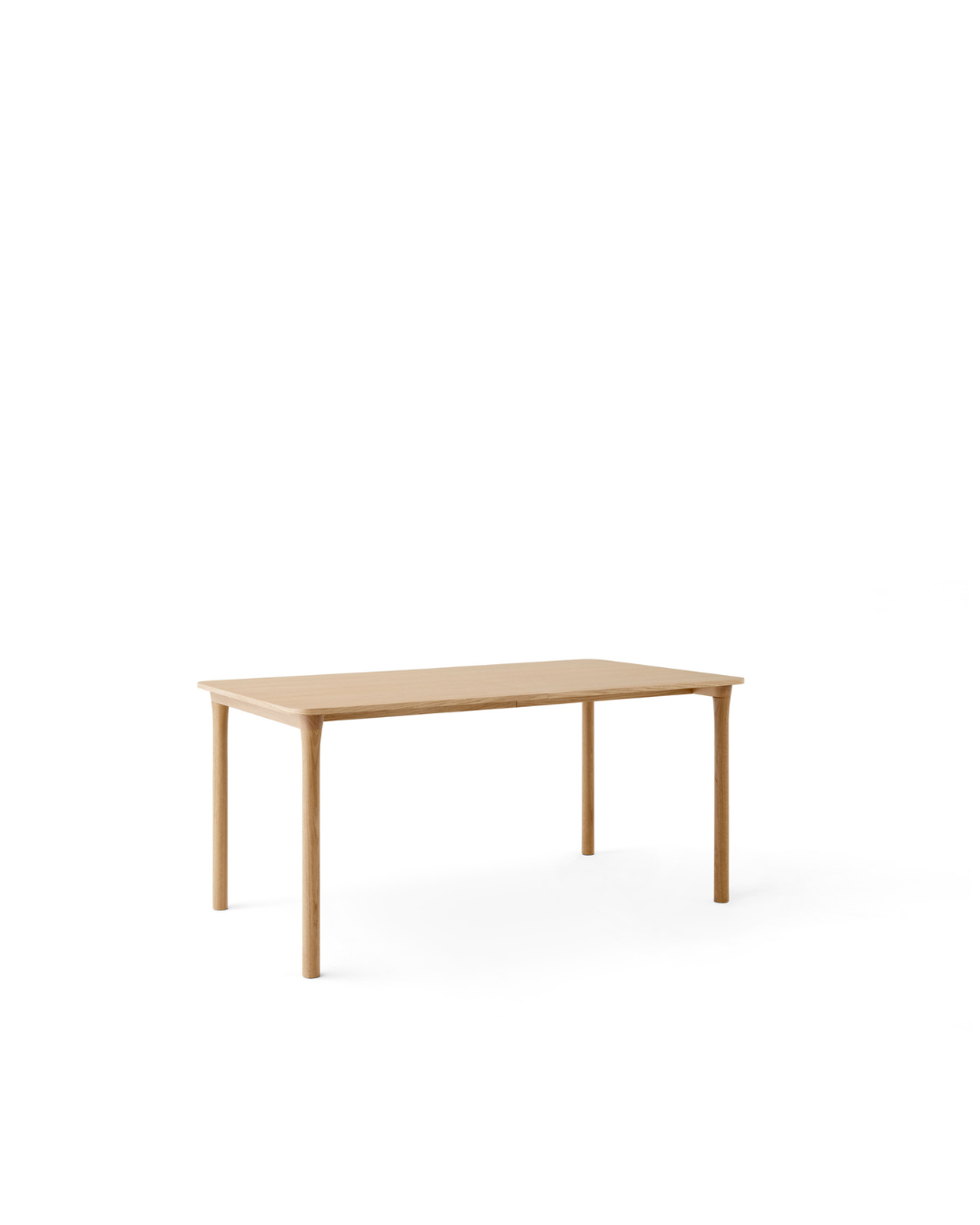 โต๊ะ Arc Dining Table จาก TAKTออกแบบโดย Depping & Jørgensen แบรนด์เฟอร์นิเจอร์เดนมาร์ก TAKT ผสานความเรียบง่ายแบบสแกนดิเนเวียกับฟังก์ชันที่ใช้งานได้จริง ผลิตจากไม้โอ๊กและไม้บีชแท้รับรอง FSC® พื้นโต๊ะวีเนียร์เคลือบแลกเกอร์ด้าน มีให้เลือกทั้งสีธรรมชาติ Deep Red, Light Grey, และ Black Nano พร้อมระบบขยายขนาดซ่อนในโครงไม้
ออกแบบตามแนวคิด Eco System Design Principles ถอดและซ่อมได้ทุกชิ้นส่วน ลดของเสียและยืดอายุการใช้งาน จัดส่งแบบ Flat-pack พร้อมรับรองมาตรฐาน EU Ecolabel และ FSC® จัดจำหน่ายโดย Old Pine Trees