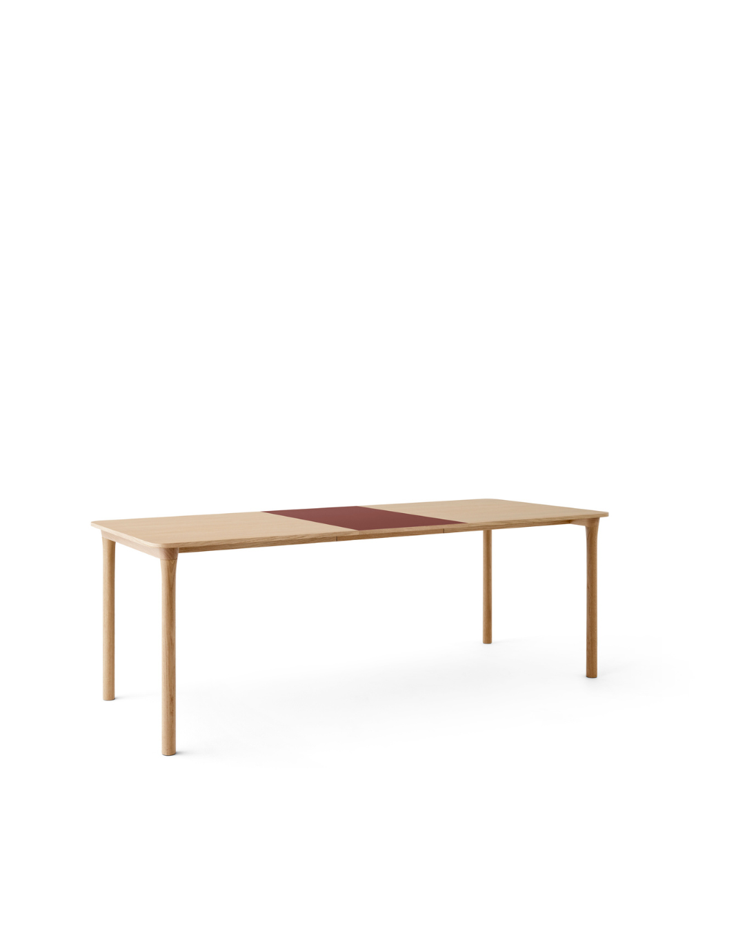 โต๊ะ Arc Dining Table จาก TAKTออกแบบโดย Depping & Jørgensen แบรนด์เฟอร์นิเจอร์เดนมาร์ก TAKT ผสานความเรียบง่ายแบบสแกนดิเนเวียกับฟังก์ชันที่ใช้งานได้จริง ผลิตจากไม้โอ๊กและไม้บีชแท้รับรอง FSC® พื้นโต๊ะวีเนียร์เคลือบแลกเกอร์ด้าน มีให้เลือกทั้งสีธรรมชาติ Deep Red, Light Grey, และ Black Nano พร้อมระบบขยายขนาดซ่อนในโครงไม้
ออกแบบตามแนวคิด Eco System Design Principles ถอดและซ่อมได้ทุกชิ้นส่วน ลดของเสียและยืดอายุการใช้งาน จัดส่งแบบ Flat-pack พร้อมรับรองมาตรฐาน EU Ecolabel และ FSC® จัดจำหน่ายโดย Old Pine Trees