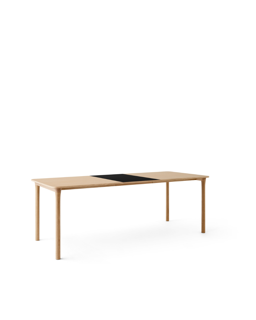 โต๊ะ Arc Dining Table จาก TAKTออกแบบโดย Depping & Jørgensen แบรนด์เฟอร์นิเจอร์เดนมาร์ก TAKT ผสานความเรียบง่ายแบบสแกนดิเนเวียกับฟังก์ชันที่ใช้งานได้จริง ผลิตจากไม้โอ๊กและไม้บีชแท้รับรอง FSC® พื้นโต๊ะวีเนียร์เคลือบแลกเกอร์ด้าน มีให้เลือกทั้งสีธรรมชาติ Deep Red, Light Grey, และ Black Nano พร้อมระบบขยายขนาดซ่อนในโครงไม้
ออกแบบตามแนวคิด Eco System Design Principles ถอดและซ่อมได้ทุกชิ้นส่วน ลดของเสียและยืดอายุการใช้งาน จัดส่งแบบ Flat-pack พร้อมรับรองมาตรฐาน EU Ecolabel และ FSC® จัดจำหน่ายโดย Old Pine Trees