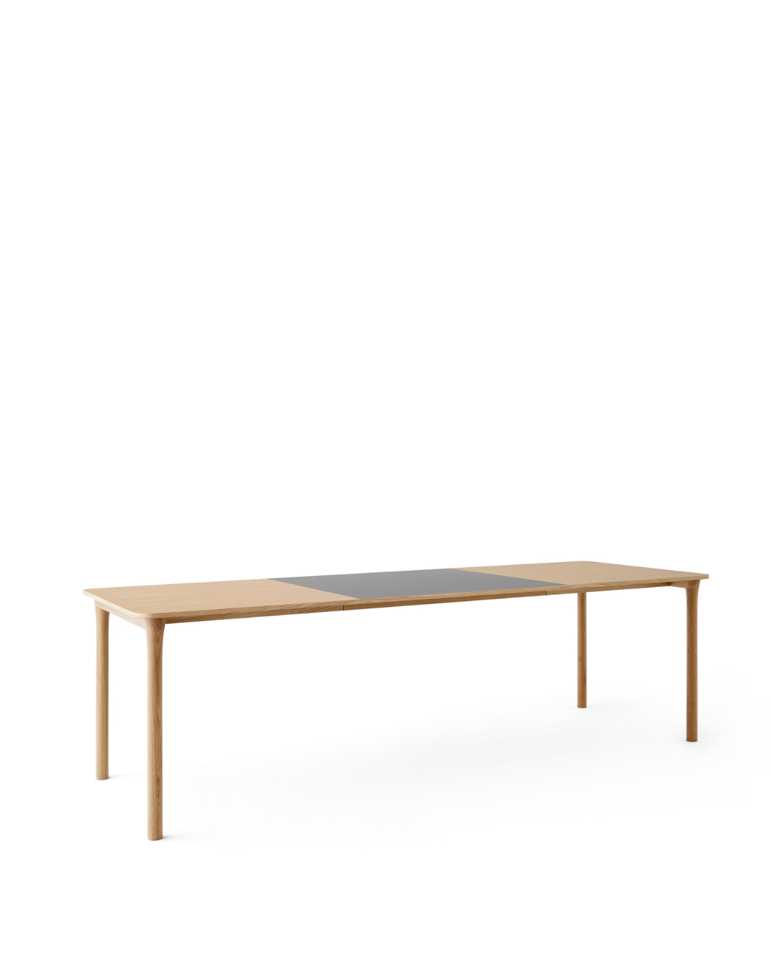 โต๊ะ Arc Dining Table จาก TAKTออกแบบโดย Depping & Jørgensen แบรนด์เฟอร์นิเจอร์เดนมาร์ก TAKT ผสานความเรียบง่ายแบบสแกนดิเนเวียกับฟังก์ชันที่ใช้งานได้จริง ผลิตจากไม้โอ๊กและไม้บีชแท้รับรอง FSC® พื้นโต๊ะวีเนียร์เคลือบแลกเกอร์ด้าน มีให้เลือกทั้งสีธรรมชาติ Deep Red, Light Grey, และ Black Nano พร้อมระบบขยายขนาดซ่อนในโครงไม้
ออกแบบตามแนวคิด Eco System Design Principles ถอดและซ่อมได้ทุกชิ้นส่วน ลดของเสียและยืดอายุการใช้งาน จัดส่งแบบ Flat-pack พร้อมรับรองมาตรฐาน EU Ecolabel และ FSC® จัดจำหน่ายโดย Old Pine Trees